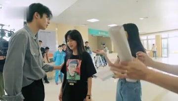 小义娱乐吃瓜,揭秘娱乐圈最新吃瓜事件,带你领略明星幕后故事